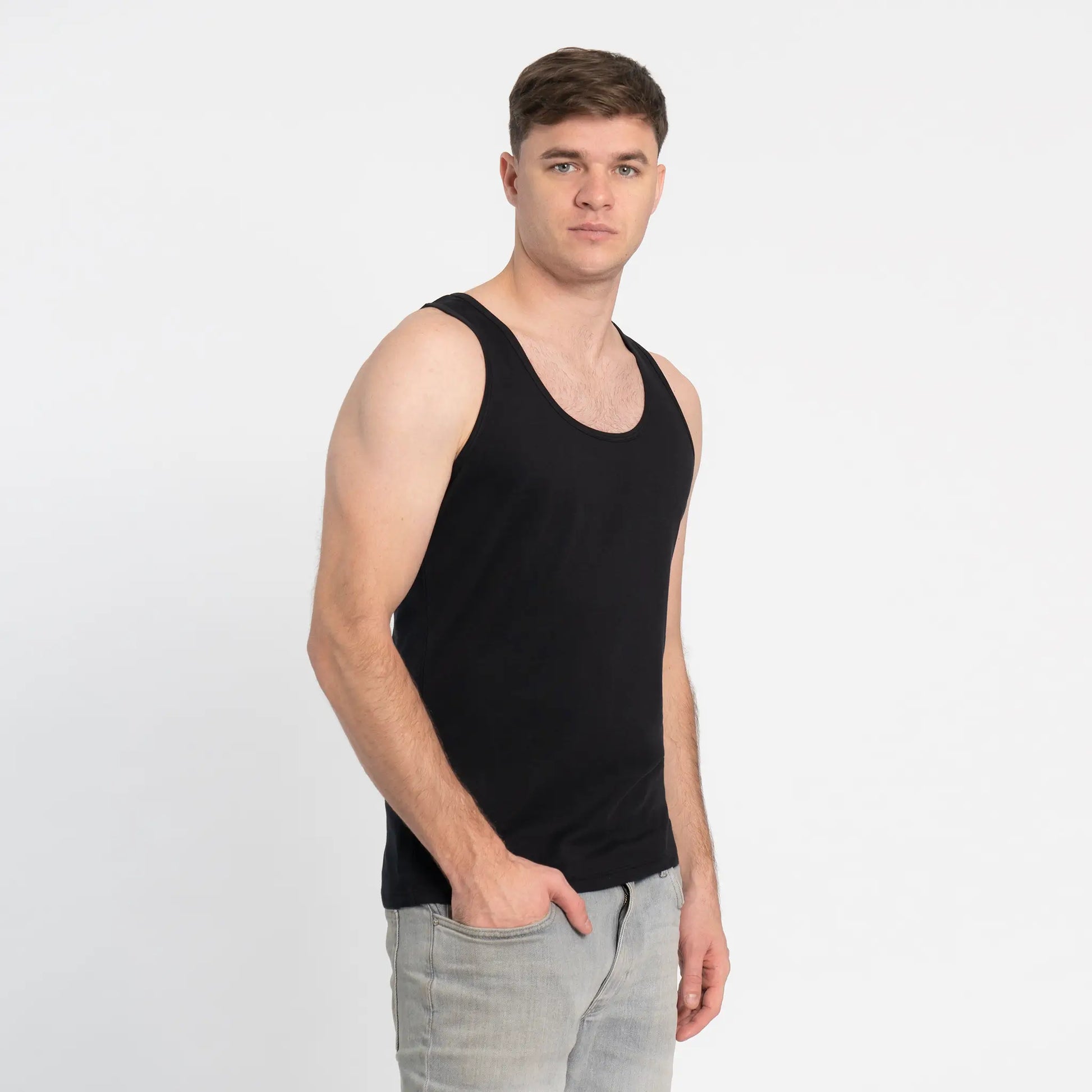 https://www.ecoaya.eu/cdn/shop/products/mens-sustainable-clothing-tank-top-color-black.webp?v=1692844686&width=1946