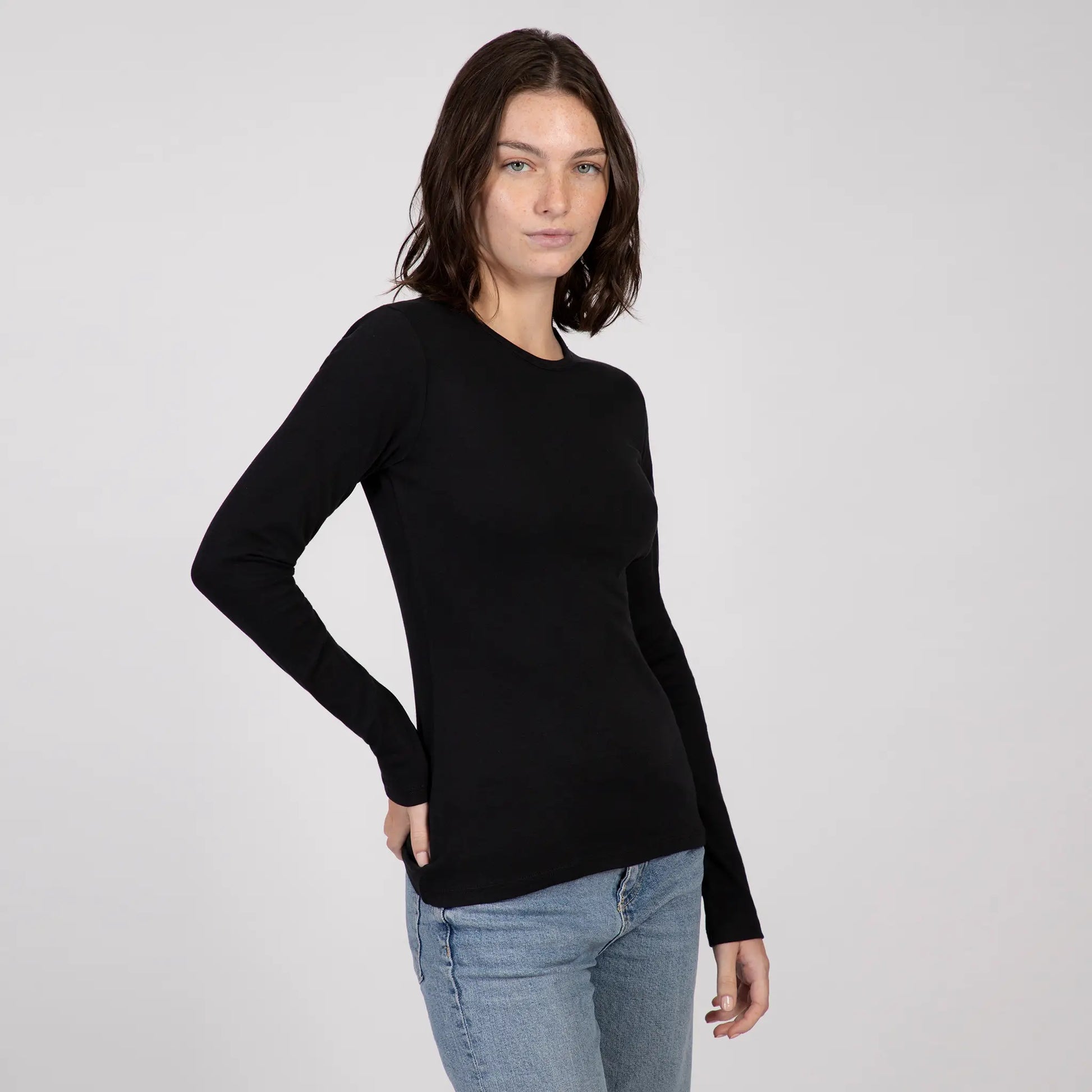 https://www.ecoaya.eu/cdn/shop/products/womens-single-origin-tshirt-long-sleeve-color-black.webp?v=1665841053&width=1946